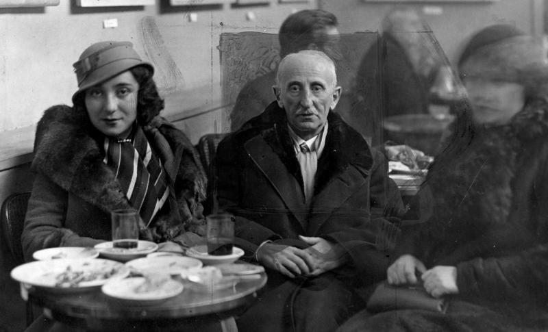 Magia Leśmiana: Odkryj Tekst Wiersza "Dziewczyna" w Nowym Świetle