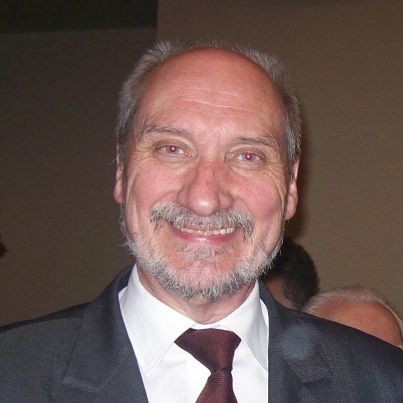 Zagadki Piątki: Książka O Macierewiczu, Która Wstrząsa Polskim Światem