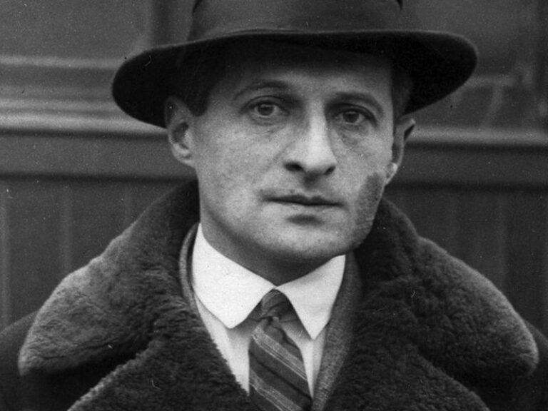 Magia poezji Juliana Tuwima: Odkryj niezwykłe wiersze i książki tego wybitnego poety