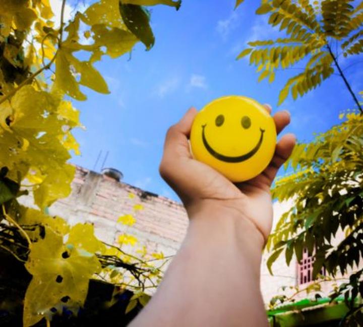 Odkryj mądrość: najpiękniejsze cytaty filozofów o szczęściu