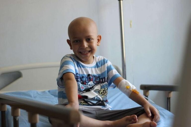 Chłopiec, który walczył z rakiem – historia pełna nadziei i odwagi