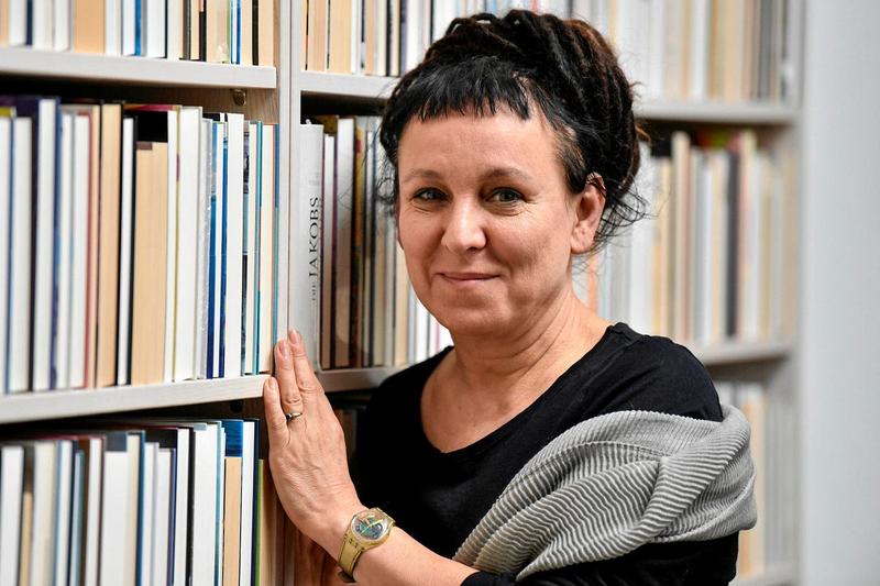 Prowadź swój pług przez kości umarłych analiza