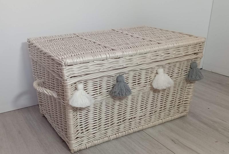 Dwoma słowami uchwyć nastrój wiersza „Kufer”