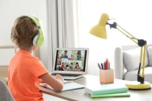 Urok i wyzwania wiersza o zdalnym nauczaniu