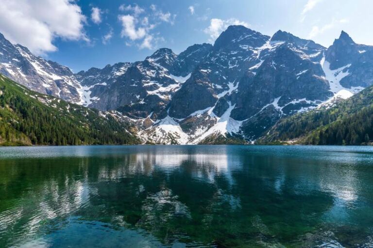 Wiersz rozpisany na szczytach Tatr – magia górskich inspiracji