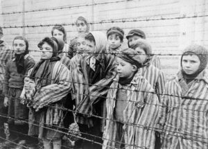Wstrząsające historie w książkach o Auschwitz: obowiązkowa lektura dla każdego